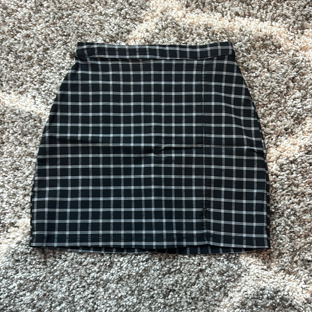 Black and white plaid skirt from Hollister. Size small in good condition